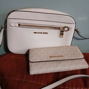 Michael Kors Nany Pink Crossbody Bag with Wallet Set
